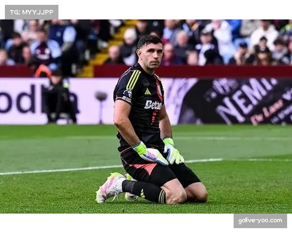 从质疑到信赖：阿斯顿维拉门将大马丁如何成为英超“扑救之王”